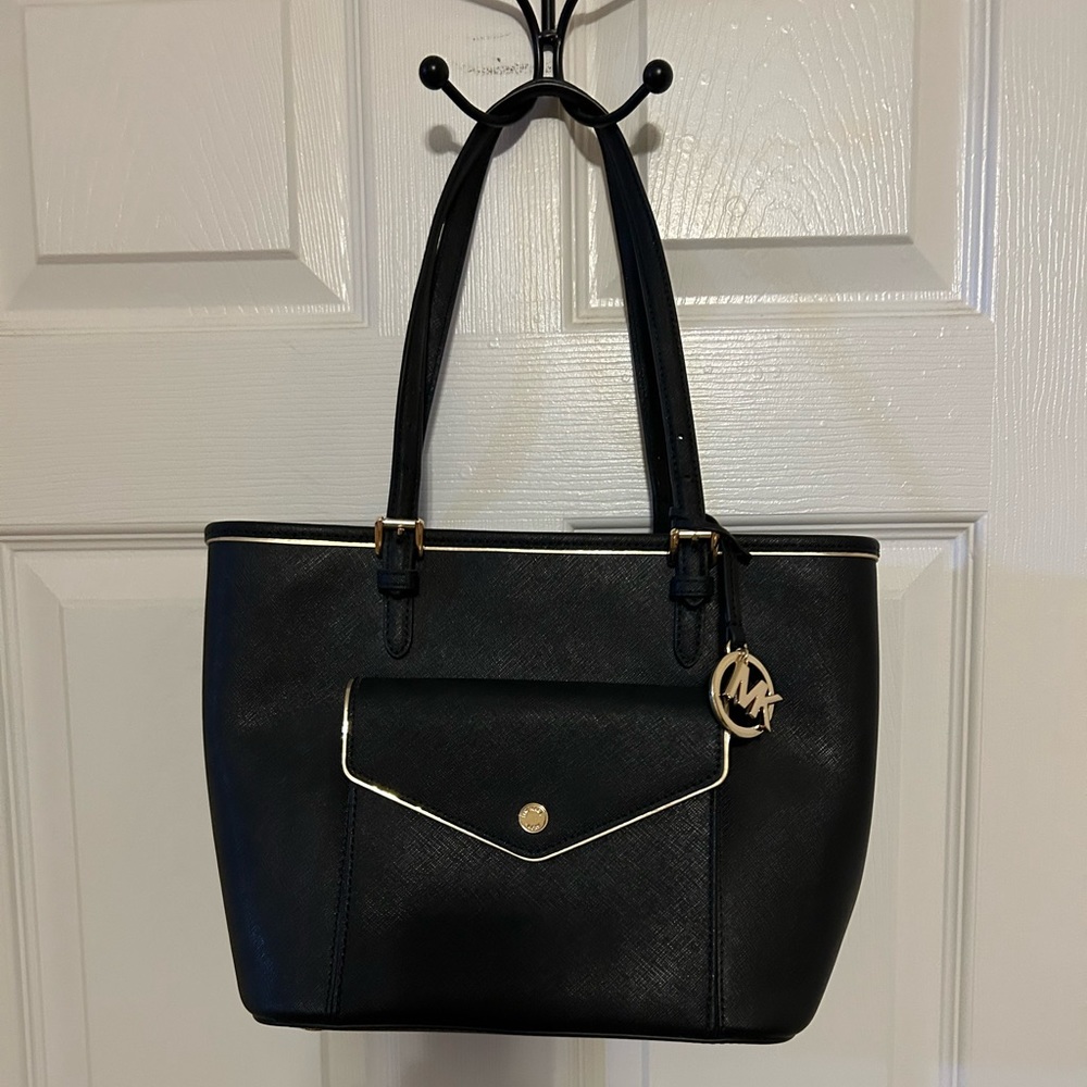 Black shoulder bag